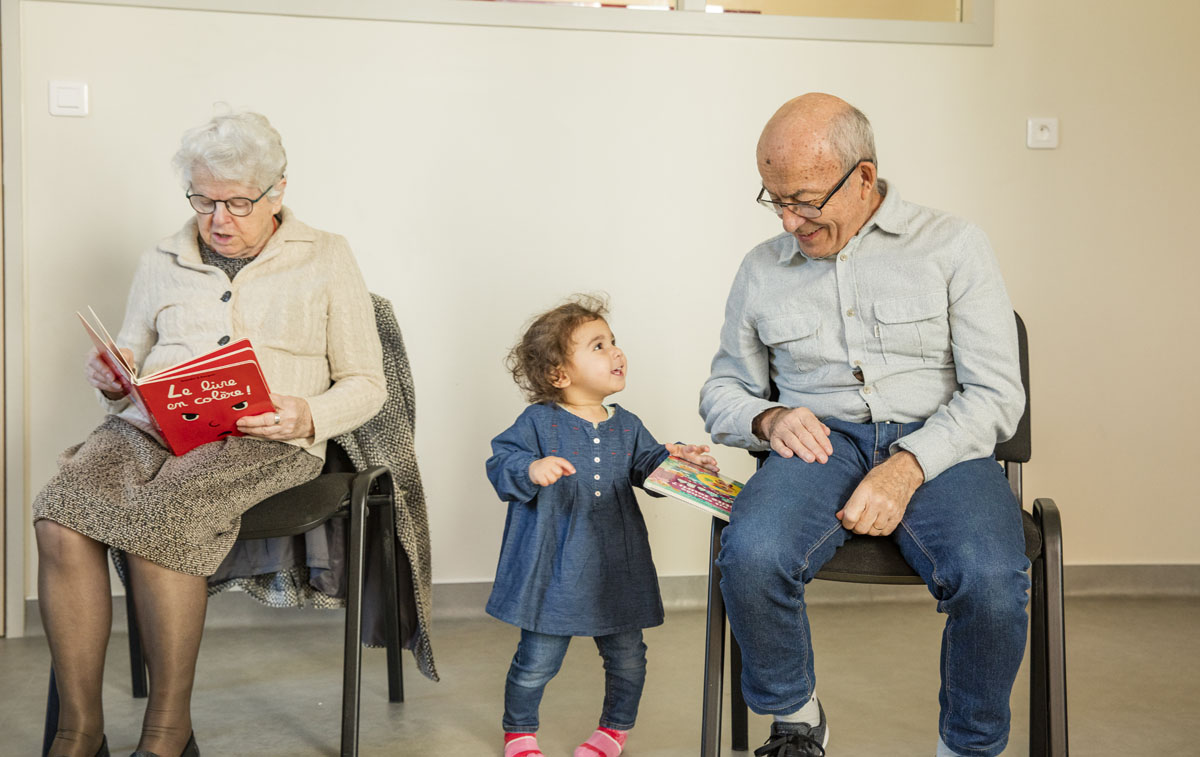 Micro-crèche intergénérationnelle à Saint-Luce-sur-Loire près de Nantes pour les enfants et bébés avec des seniors